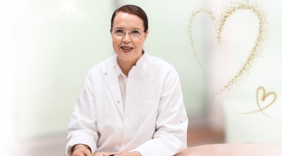 Helena Puonti toivottaa asiakkailleen hyvää joulua.