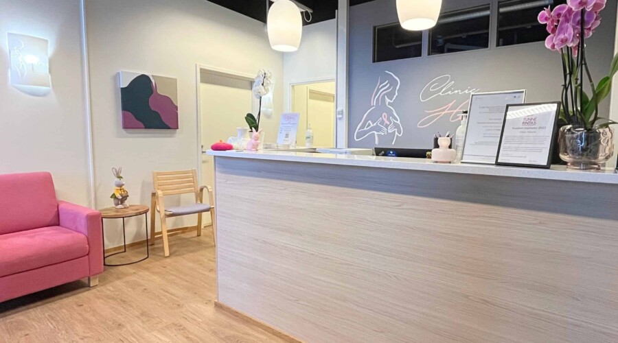 Clincic Helenan astaanotto tiski sisäänkäynniltä kuvattuna