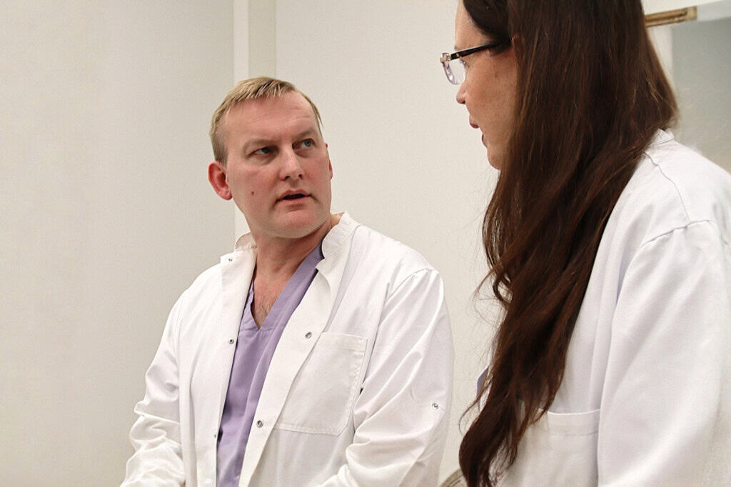 Plastiikkakirurgien välinen yhteistyö parantaa hoidon laatua